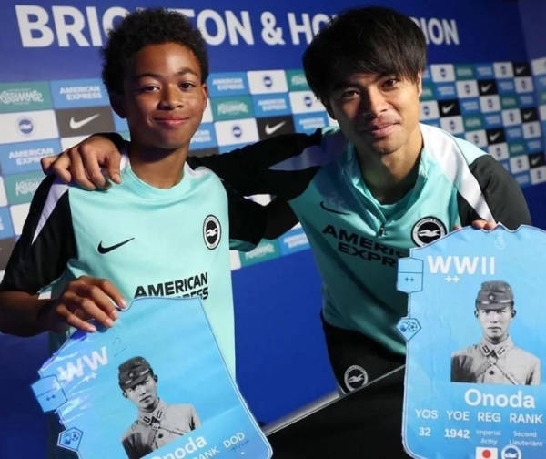 2026世界杯下注-日本球员持“日本最后兵”照片合影，英超球队致歉